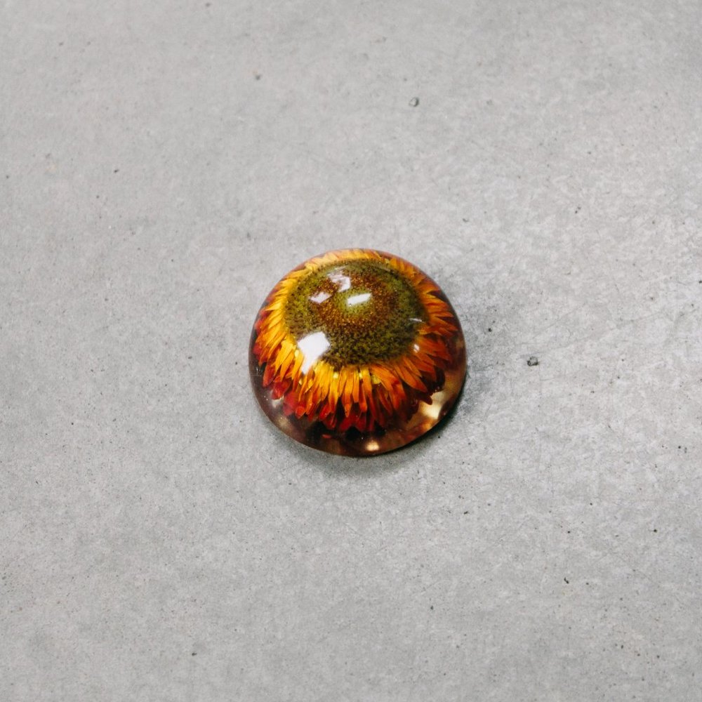 Eau Claire Resin Feature Flower Paperweight